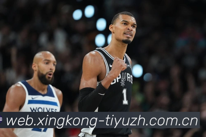以伊森回忆詹姆斯震撼扣篮启蒙篮球梦想与家人责任驱动前行之路赛场复盘:最新赛事动态与深度分析 以伊森回忆詹姆斯震撼扣篮启蒙篮球梦想与家人责任驱动前行之路赛场复盘:最新赛事动态与深度分析